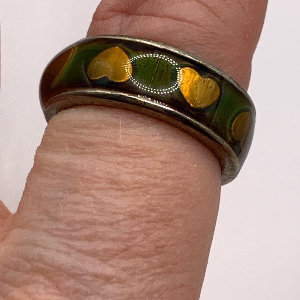 Vintage 1970s Mood Ring Size 8 Color Changing Hearts Band - Picture 4 of 6